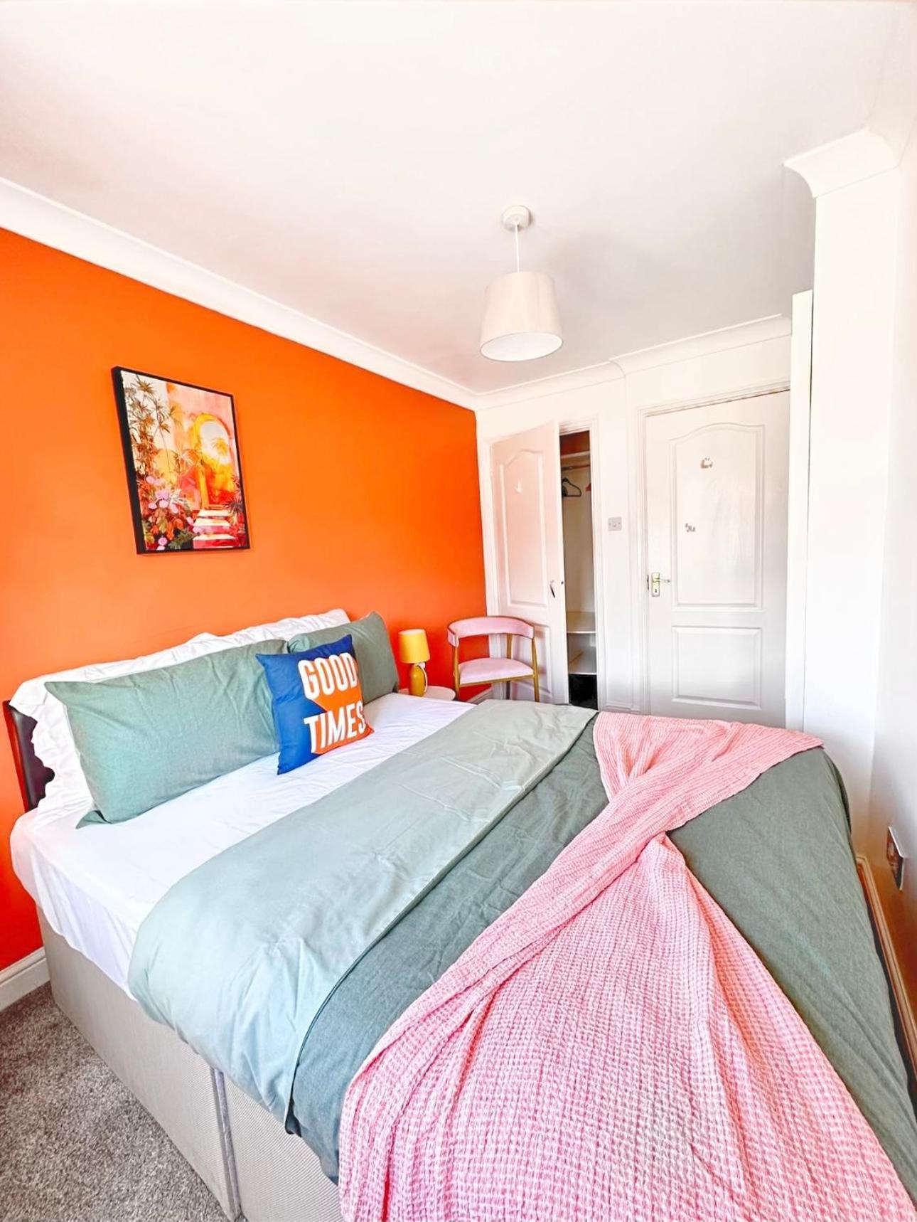Charming 3-Bedroom House With Garden In Portsmouth, Close Parking, Train Station & Gunwharf Exterior foto