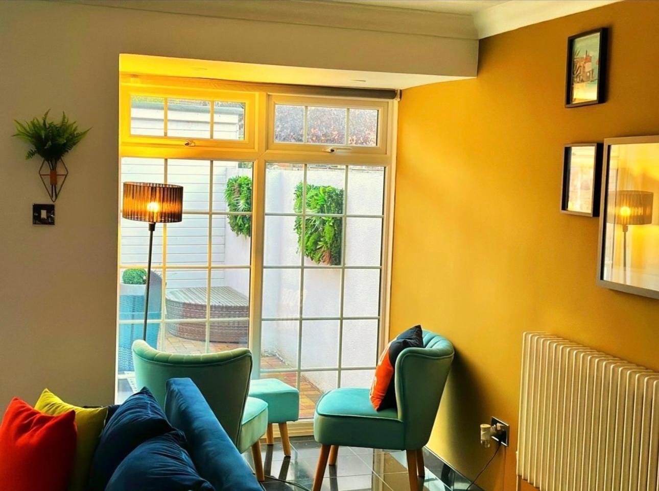 Charming 3-Bedroom House With Garden In Portsmouth, Close Parking, Train Station & Gunwharf Exterior foto